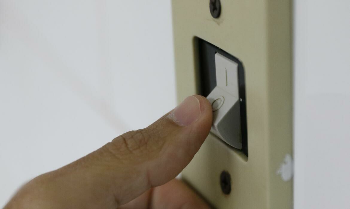 Imagem de compartilhamento para o artigo Consumidores não terão cobrança extra na conta de luz em setembro devido à bandeira verde  da MS Todo dia